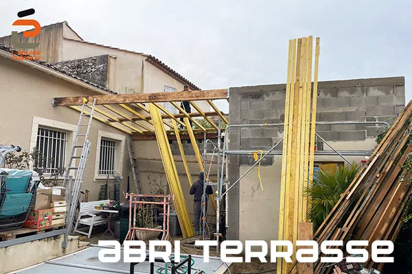 Chantier charpente - réalisation d'un abri terrase et pool house à Vergèze