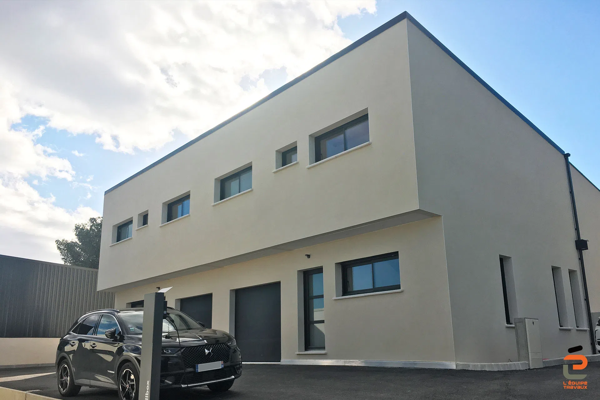 Bâtiment de bureaux enduit à l'enduit monocouche parexLanko à Vergèze